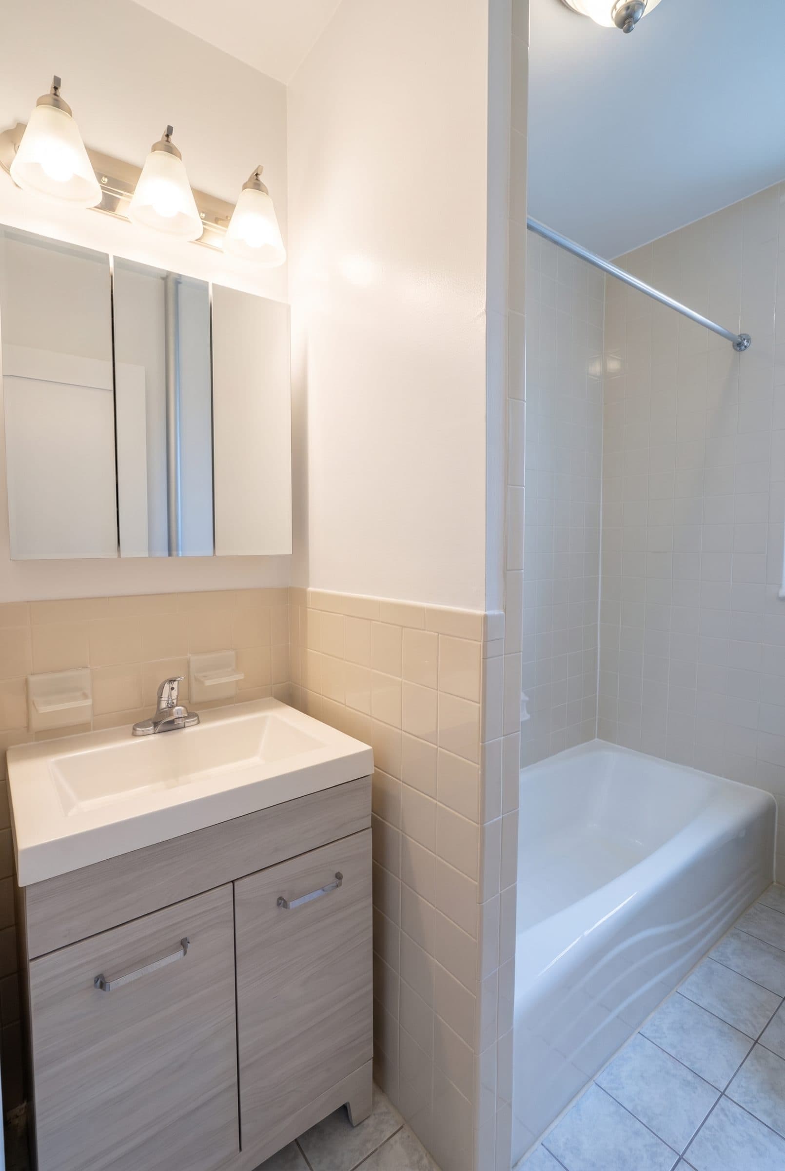 402 Marine Ave, Apt 2B