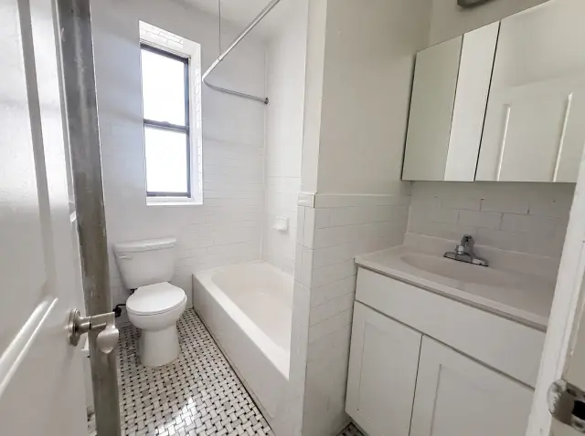160 Fenimore St, Apt 1K
