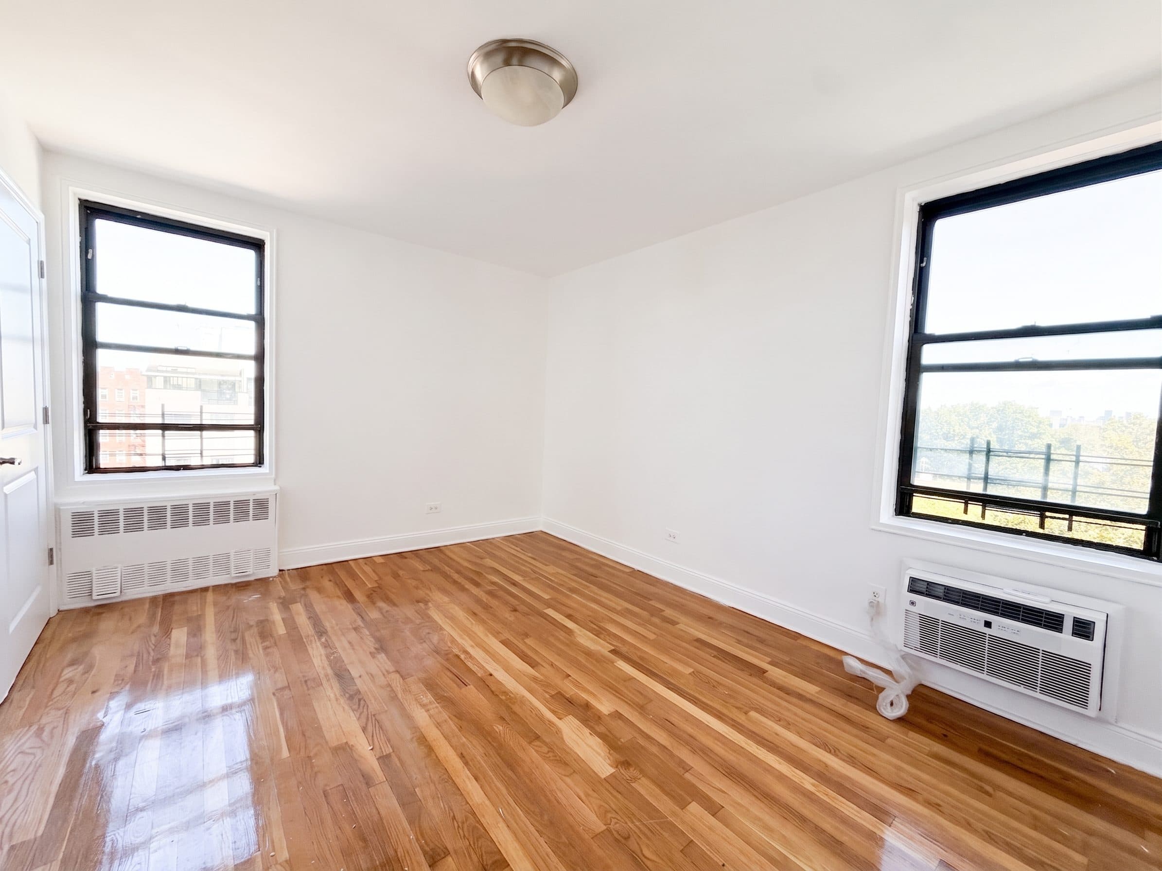 1535 E 14th St, Apt 60