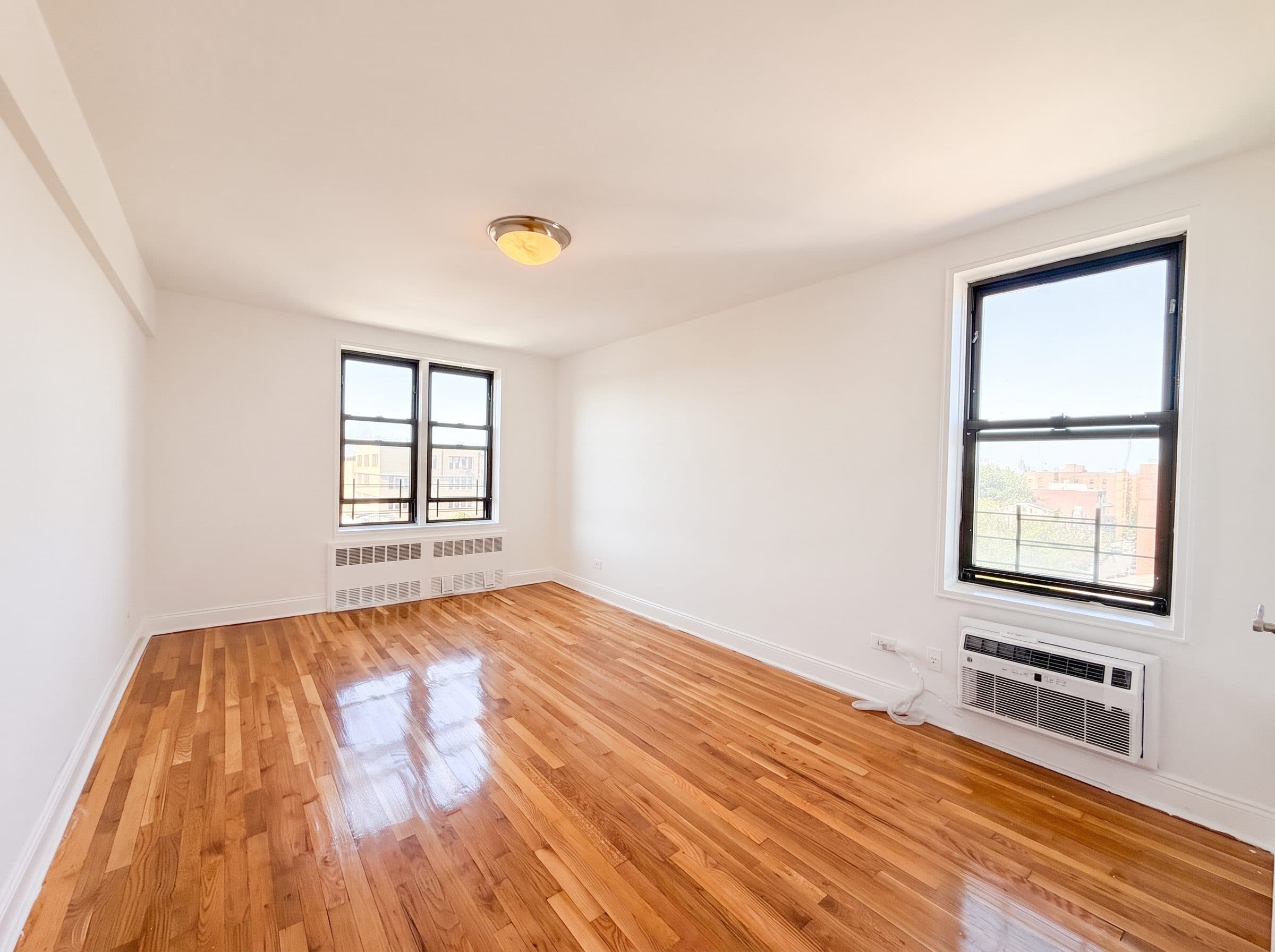 1535 E 14th St, Apt 60